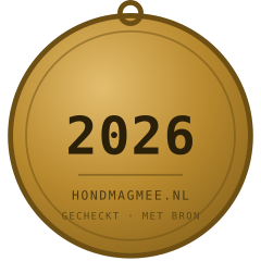 De badge: een messing penning met de tekst Hondvriendelijk 2026